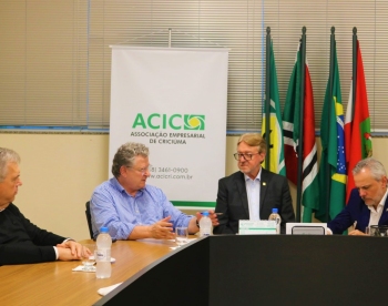 Secretrio Beto Martins participa de reunio na Acic